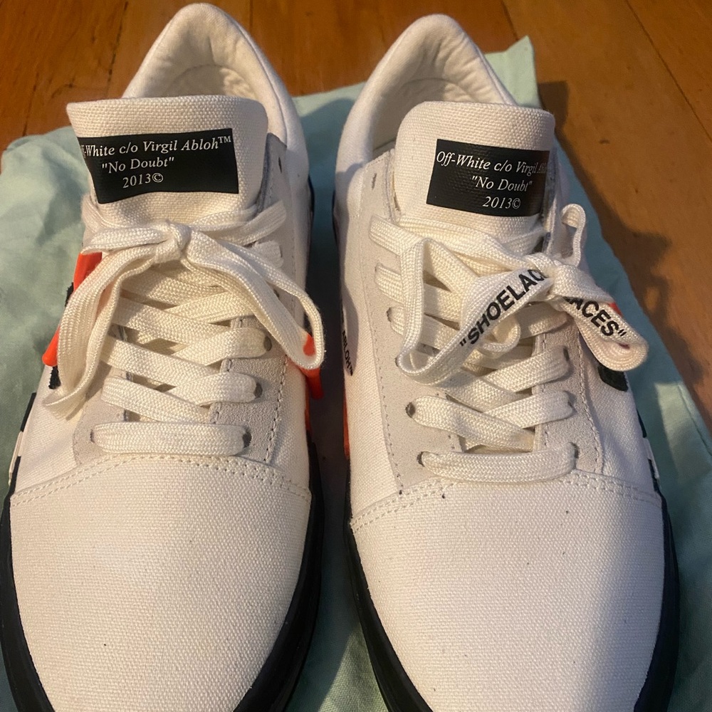 OFF-WHITE SNEAKERS